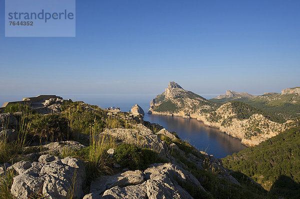 Außenaufnahme  Landschaftlich schön  landschaftlich reizvoll  Sehenswürdigkeit  Europa  Tag  Landschaft  Küste  niemand  Ziel  Meer  Natur  Mallorca  Kap Formentor  Balearen  Balearische Inseln  Spanien