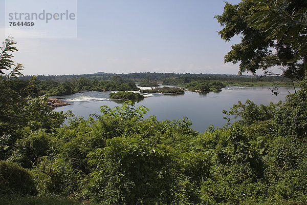 Ostafrika  Landschaft  Landschaftlich schön  landschaftlich reizvoll  Natur  Fluss  Wasserfall  Ansicht  Afrika  Uganda