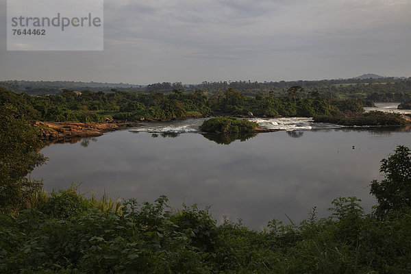 Ostafrika  Landschaft  Sonnenaufgang  Landschaftlich schön  landschaftlich reizvoll  Natur  Fluss  Wasserfall  Ansicht  Afrika  Uganda