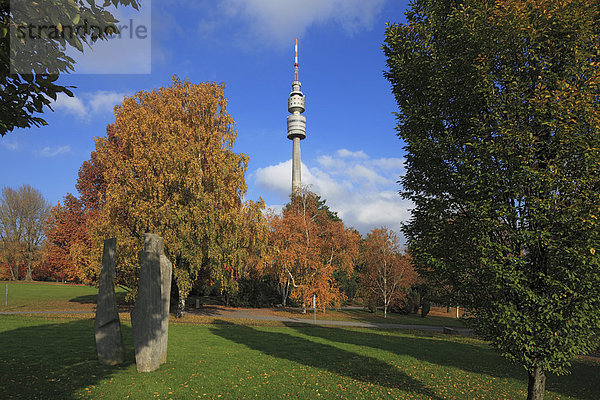 Landschaftlich schön  landschaftlich reizvoll  Europa  Skulptur  Landschaft  Herbst  Nordrhein-Westfalen  Funkturm  Dortmund  Florianturm  Deutschland  Ruhrgebiet  Westfalen