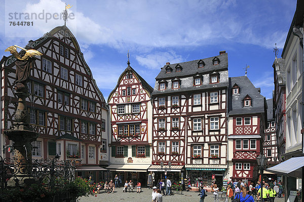 Europa  Mensch  Tourist  Bernkastel-Kues  Deutschland  Marktplatz  Rheinland-Pfalz