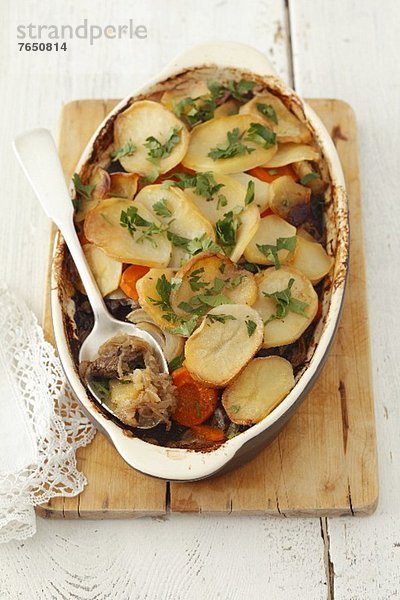 Kartoffelauflauf mit Sauerkraut und Pilzen