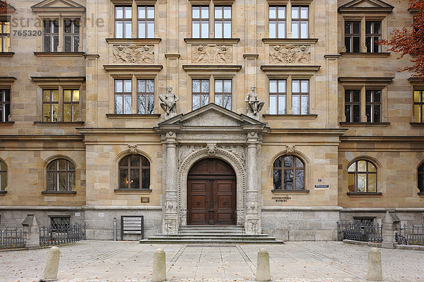 Europa  Eingang  Fassade  Palast  Schloß  Schlösser  Gerechtigkeit  Bamberg  Bayern  Deutschland