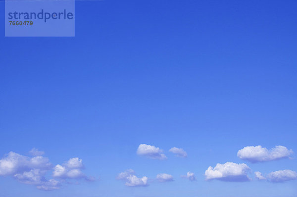 Blauer Himmel mit Wolken