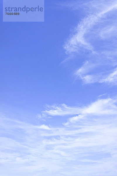 Blauer Himmel mit Wolken