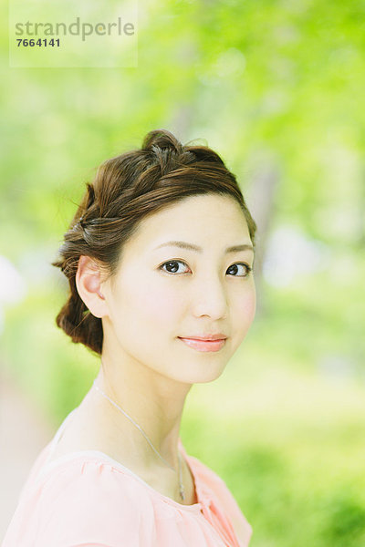 Portrait  Frau  lächeln  Blick in die Kamera  japanisch