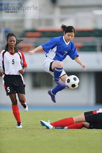 Frau Fußball spielen