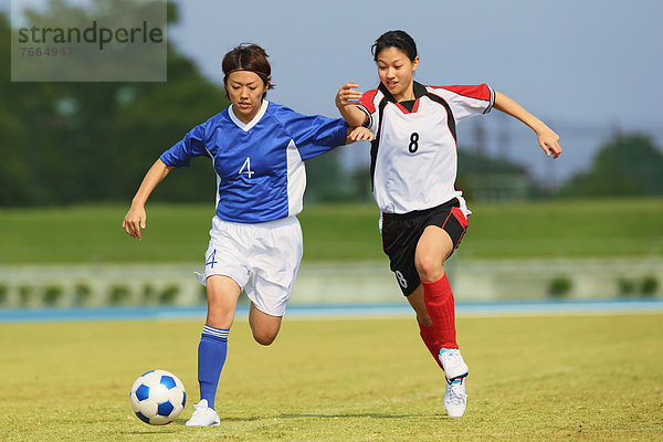 Frauen spielen Fußball