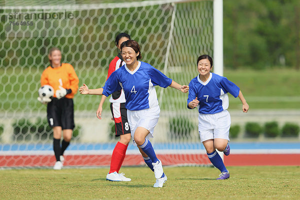 Frau Fußball spielen