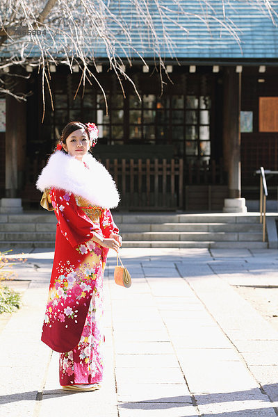Pose  Mädchen  Kimono