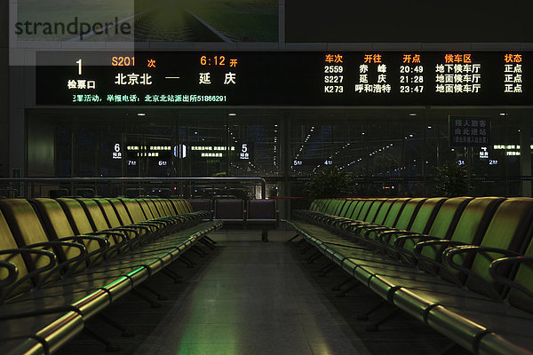 warten  Zug  Peking  Hauptstadt  Zimmer  Haltestelle  Haltepunkt  Station