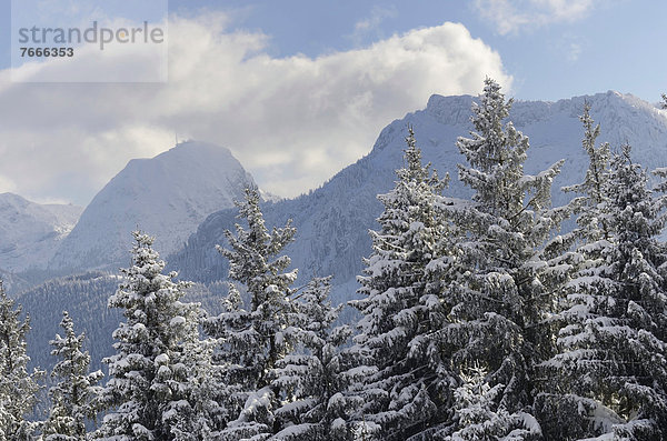 Schneewolken über winterlicher Berglandschaft  Wendelstein und Breitenstein