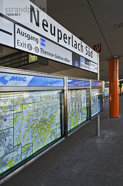 MVG-Plan in der S-Bahn-Station  Neuperlach-Süd  München  Bayern  Deutschland  Europa  ÖffentlicherGrund