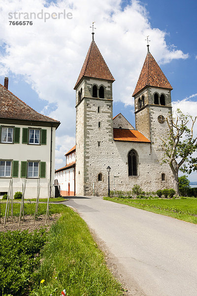 Kirche St. Peter und Paul in Niederzell auf der Insel Reichenau  Bodensee  Baden-Württemberg  Deutschland  Europa  ÖffentlicherGrund