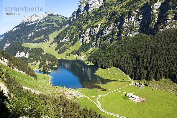 Der Seealpsee im Alpsteingebiet  Wasserauen  Appenzell Innerrhoden  Schweiz  Europa  ÖffentlicherGrund