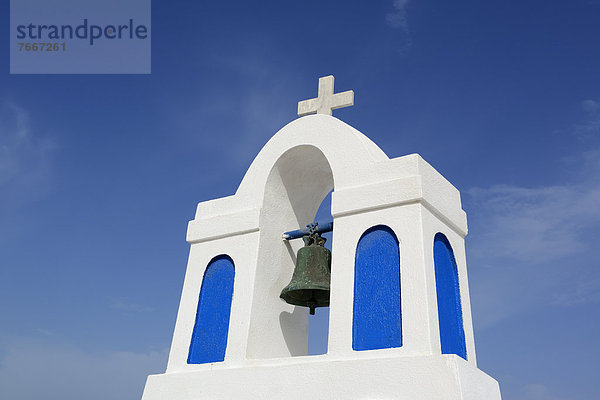 Glockenturm einer Kapelle in Fira  auch Thira  Santorin  Kykladen  griechische Insel  Griechenland  Europa