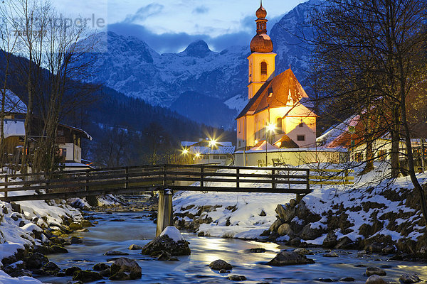 Abendstimmung  Pfarrkirche St. Sebastian in Ramsau  Berchtesgadener Land  Bayern  Deutschland  Europa