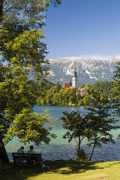 Bleder See  Blick zur Wallfahrtsinsel und zu den Steiner Alpen  Nationalpark Triglav  Slowenien  Europa