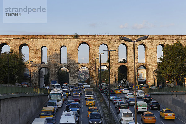 Valens-Aquädukt  Atatürk Bulvari  Stadtteil Sarachane  Istanbul  Türkei  Europa