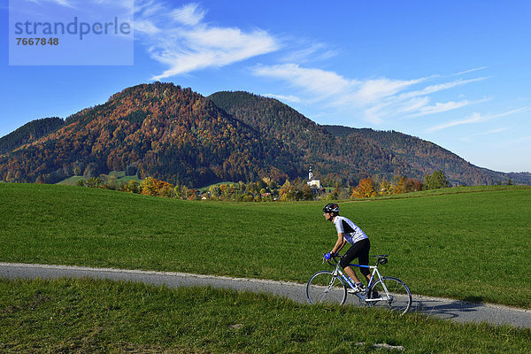 Rennradfahrer  Ruhpolding  Chiemgau  Oberbayern  Bayern  Deutschland  Europa