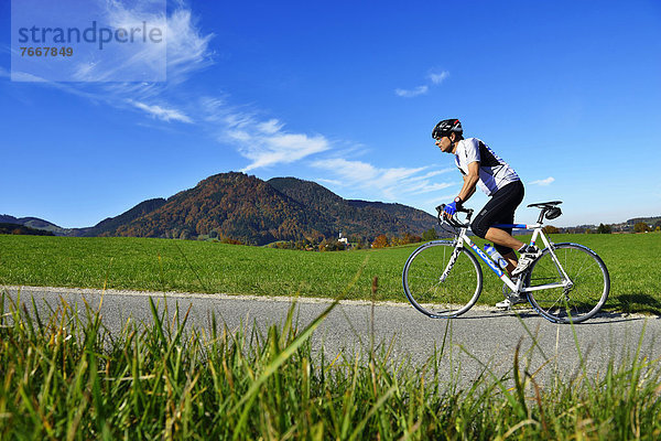 Rennradfahrer  Ruhpolding  Chiemgau  Oberbayern  Bayern  Deutschland  Europa