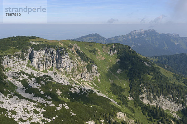 Blick vom Geigelstein auf die Kampenwand  Chiemgau  Bayern  Deutschland  Europa