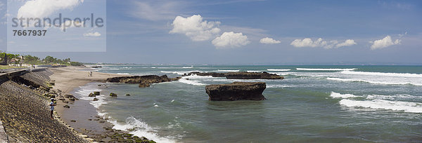 Felsen in der Brandung  Echo Beach  Surfstrand  Batubelig  Seminyak  Bali  Indonesien  Asien
