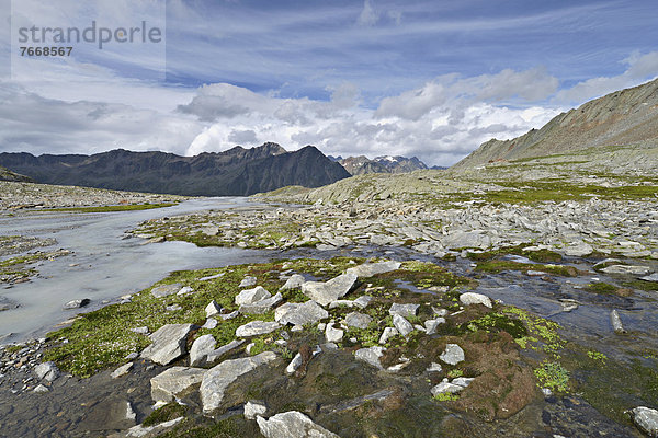 Timmelsbach am Timmelsjoch  dahinter Stubaier Alpen  Timmelstal  Tirol  Österreich  Europa