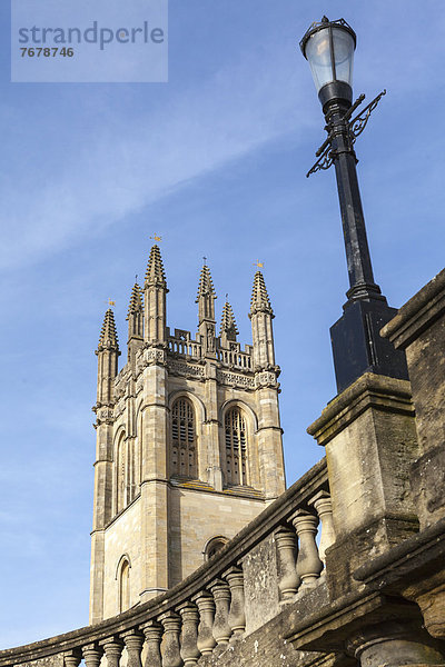 Europa  Großbritannien  Fokus auf den Vordergrund  Fokus auf dem Vordergrund  Hochschule  groß  großes  großer  große  großen  altmodisch  typisch  England  Oxford  Oxfordshire