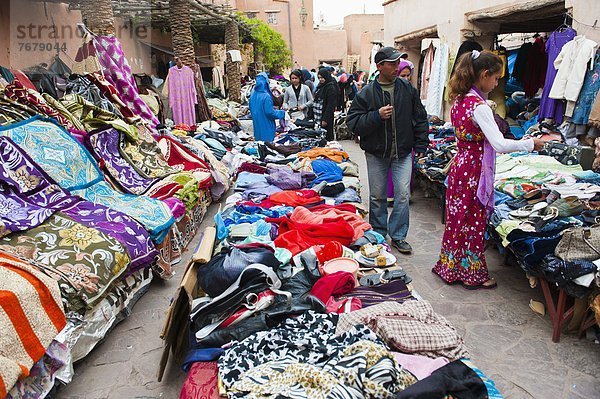 Messestand  Nordafrika  Kleidung  Marrakesch  Afrika  Marokko  alt