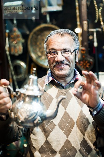 Nordafrika  Teekanne  Marrakesch  Souk  Afrika  Markt  marokkanisch  Marokko  Straßenverkäufer