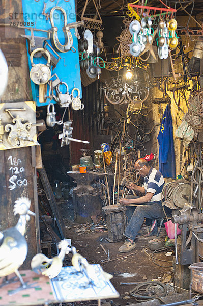 Nordafrika  Zimmermann  Marrakesch  Metallarbeiter  Souk  Afrika  Marokko