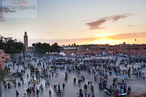 Nordafrika  Sonnenuntergang  Marrakesch  Koutoubia-Moschee  Afrika  Marokko  Moschee  Platz