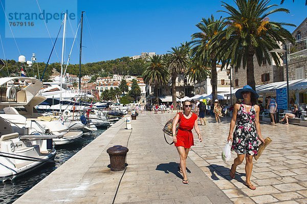 Fischereihafen  Fischerhafen  Europa  Urlaub  Stadt  Tourist  Reichtum  Kroatien  Hvar