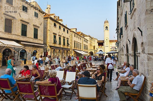Europa Großstadt Tourist Cafe Turm Altstadt UNESCO-Welterbe Glocke Kroatien Dalmatien Dubrovnik