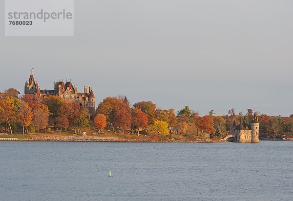 Vereinigte Staaten von Amerika  USA  Palast  Schloß  Schlösser  Sonnenaufgang  Insel  Nordamerika  Saint Lawrence River  New York State