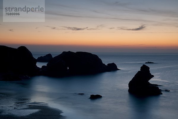 Felsbrocken  Europa  Sonnenuntergang  Großbritannien  über  bizarr  Anordnung  Bucht  Cornwall  England