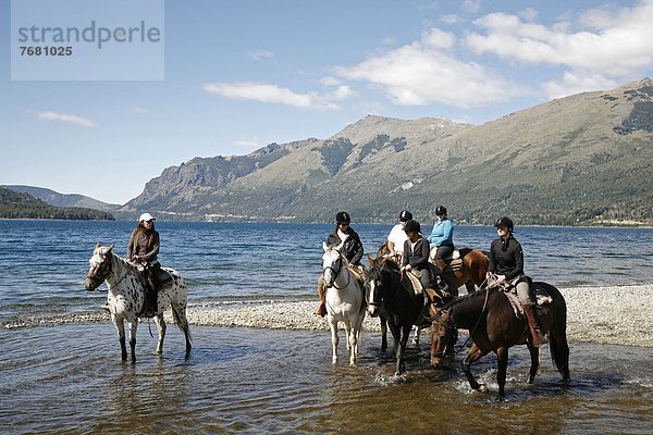 fahren  See  reiten - Pferd  Argentinien  Patagonien  Südamerika