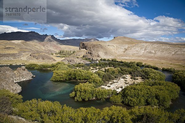 über  See  Fluss  Ansicht  Argentinien  Ortsteil  Patagonien  Südamerika