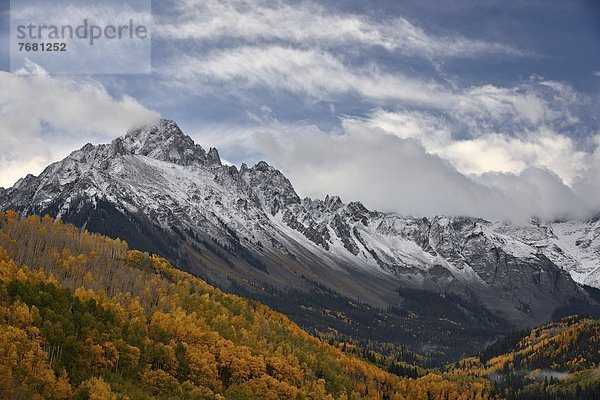 Vereinigte Staaten von Amerika  USA  Staub wischen  staubwischen  Nordamerika  Berg  Mount Sneffels  Colorado  Schnee