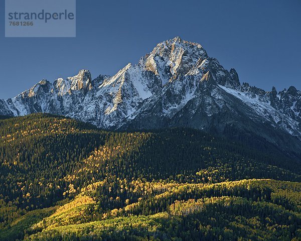 Vereinigte Staaten von Amerika  USA  Nordamerika  Berg  Mount Sneffels  Colorado  Schnee