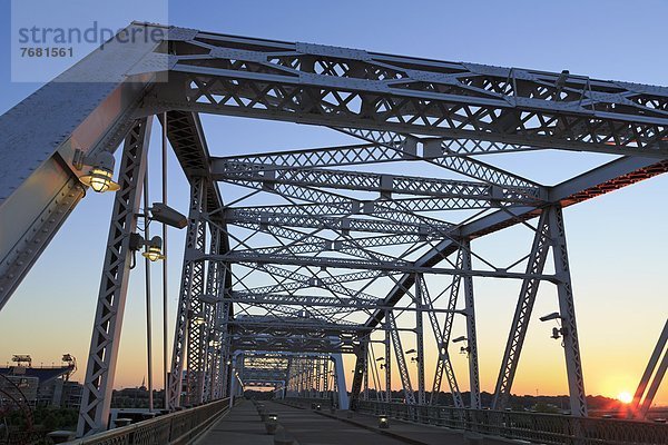 Vereinigte Staaten von Amerika  USA  über  Brücke  Fluss  Nordamerika  Cumberland  Nashville  Tennessee