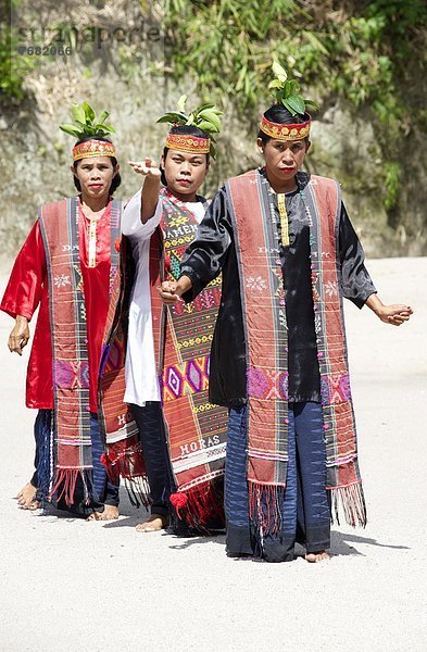 Frau  Mann  Hoffnung  Tradition  tanzen  Südostasien  Sinnlichkeit  Asien  Indonesien  Sumatra