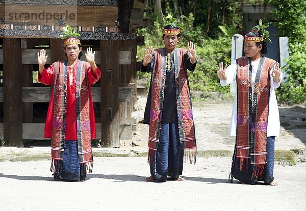 Tradition  tanzen  zeigen  3  Kostüm - Faschingskostüm  Südostasien  Volksstamm  Stamm  Asien  Indonesien  Sumatra