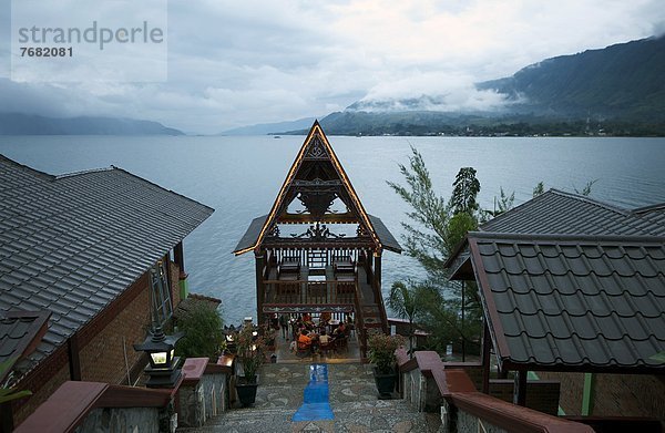 Lifestyle  Abend  Hotel  See  Insel  Ansicht  Südostasien  Asien  Indonesien  Sumatra