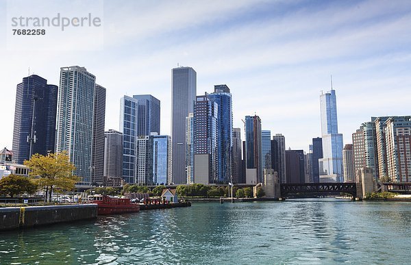 Vereinigte Staaten von Amerika  USA  Skyline  Skylines  Großstadt  Fluss  Nordamerika  Chicago  Illinois