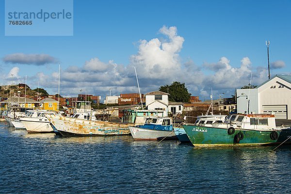 Hafen  Boot  Karibik  Westindische Inseln  Mittelamerika  Antigua und Barbuda