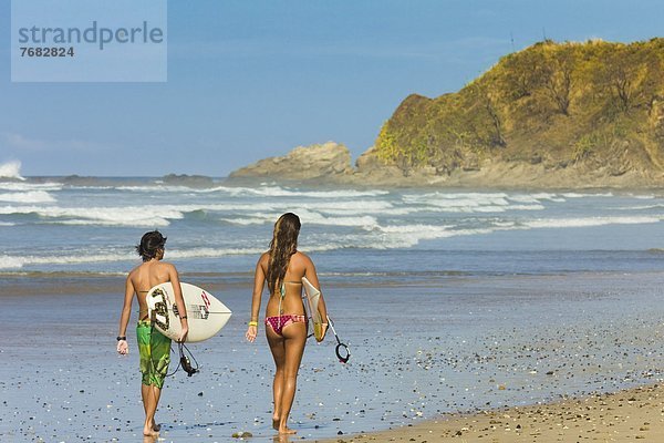 Strand  Junge - Person  Surfboard  Mittelamerika  Mädchen  Costa Rica  Nicoya Halbinsel