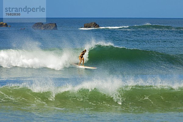 Strand  Mittelamerika  Mädchen  Costa Rica  Nicoya Halbinsel  Wellenreiten  surfen