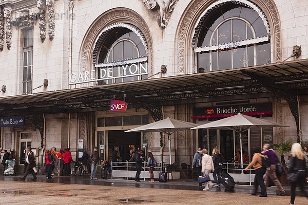 Paris  Hauptstadt  Frankreich  Europa  Zug  Mittelpunkt  Lyon  Haltestelle  Haltepunkt  Station